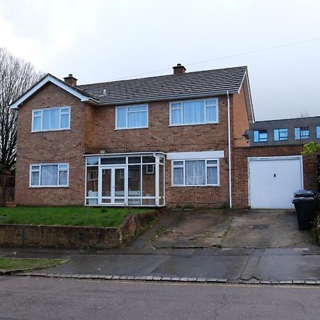 Many Worlds Meet: Spacious Family Stay near Wimbledon & London Croydon Exterior photo