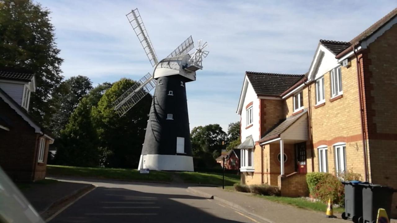 Many Worlds Meet: Spacious Family Stay near Wimbledon & London Croydon Exterior photo
