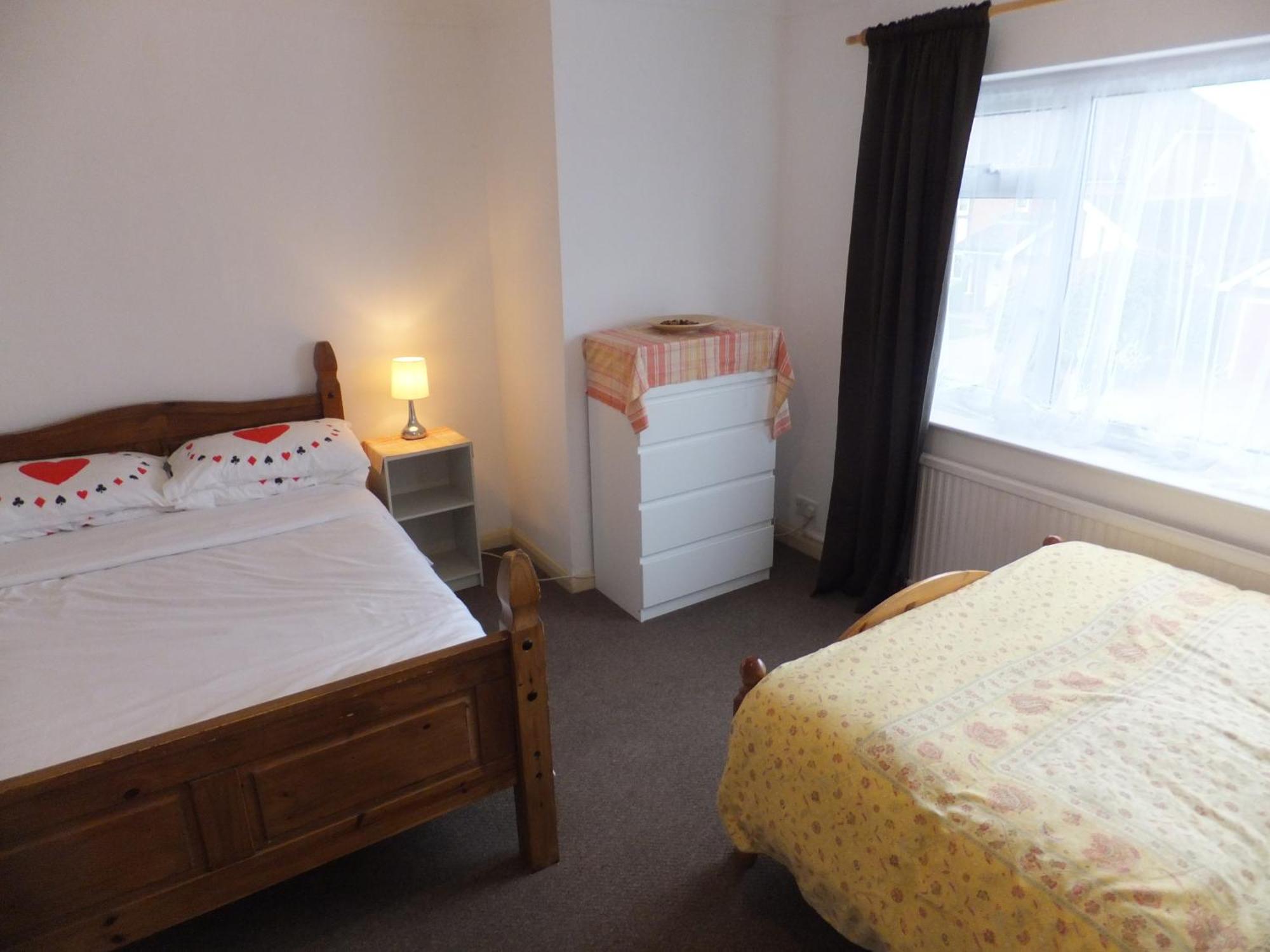 Many Worlds Meet: Spacious Family Stay near Wimbledon & London Croydon Exterior photo