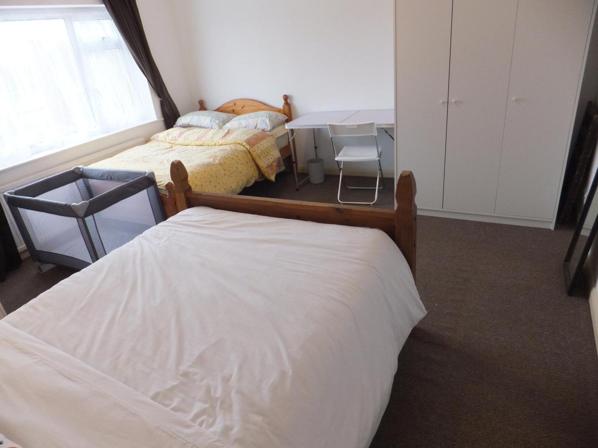 Many Worlds Meet: Spacious Family Stay near Wimbledon & London Croydon Exterior photo