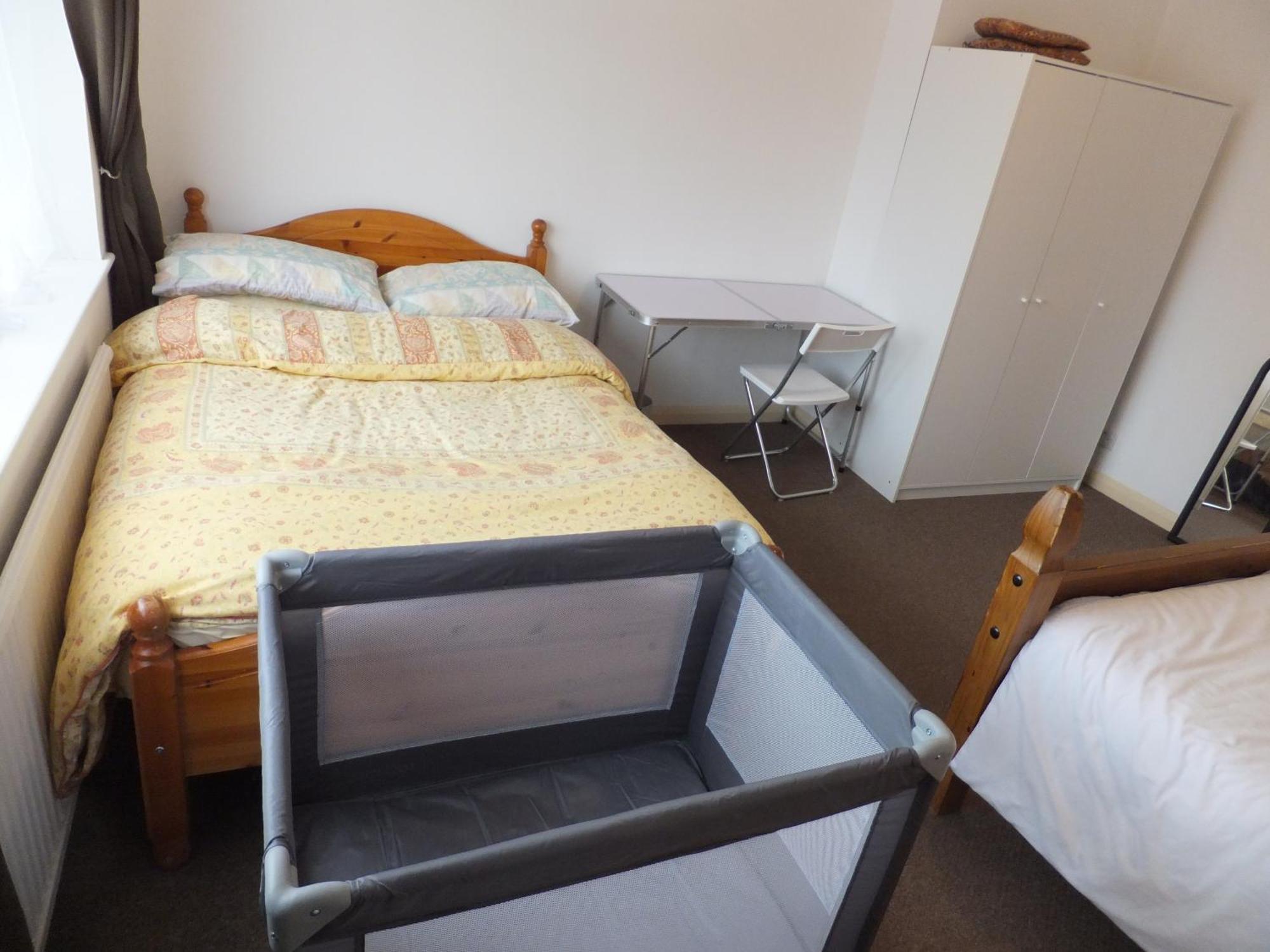 Many Worlds Meet: Spacious Family Stay near Wimbledon & London Croydon Exterior photo