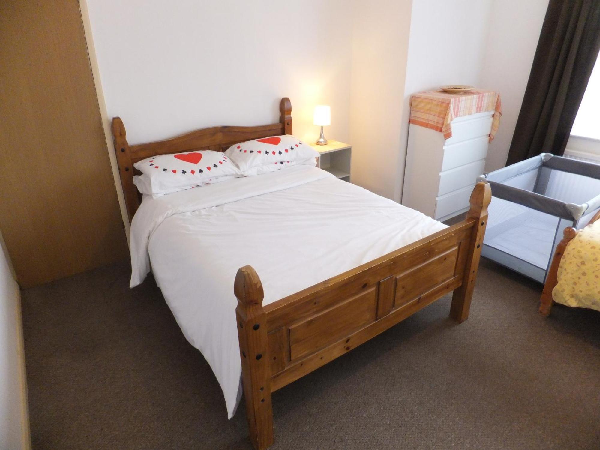 Many Worlds Meet: Spacious Family Stay near Wimbledon & London Croydon Exterior photo