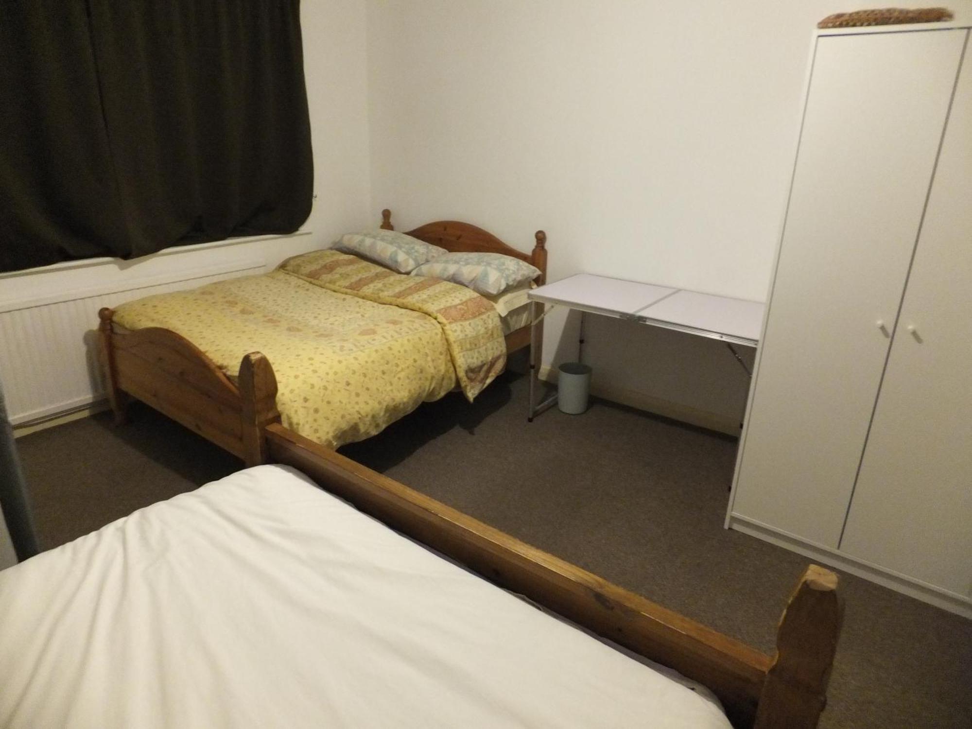 Many Worlds Meet: Spacious Family Stay near Wimbledon & London Croydon Exterior photo