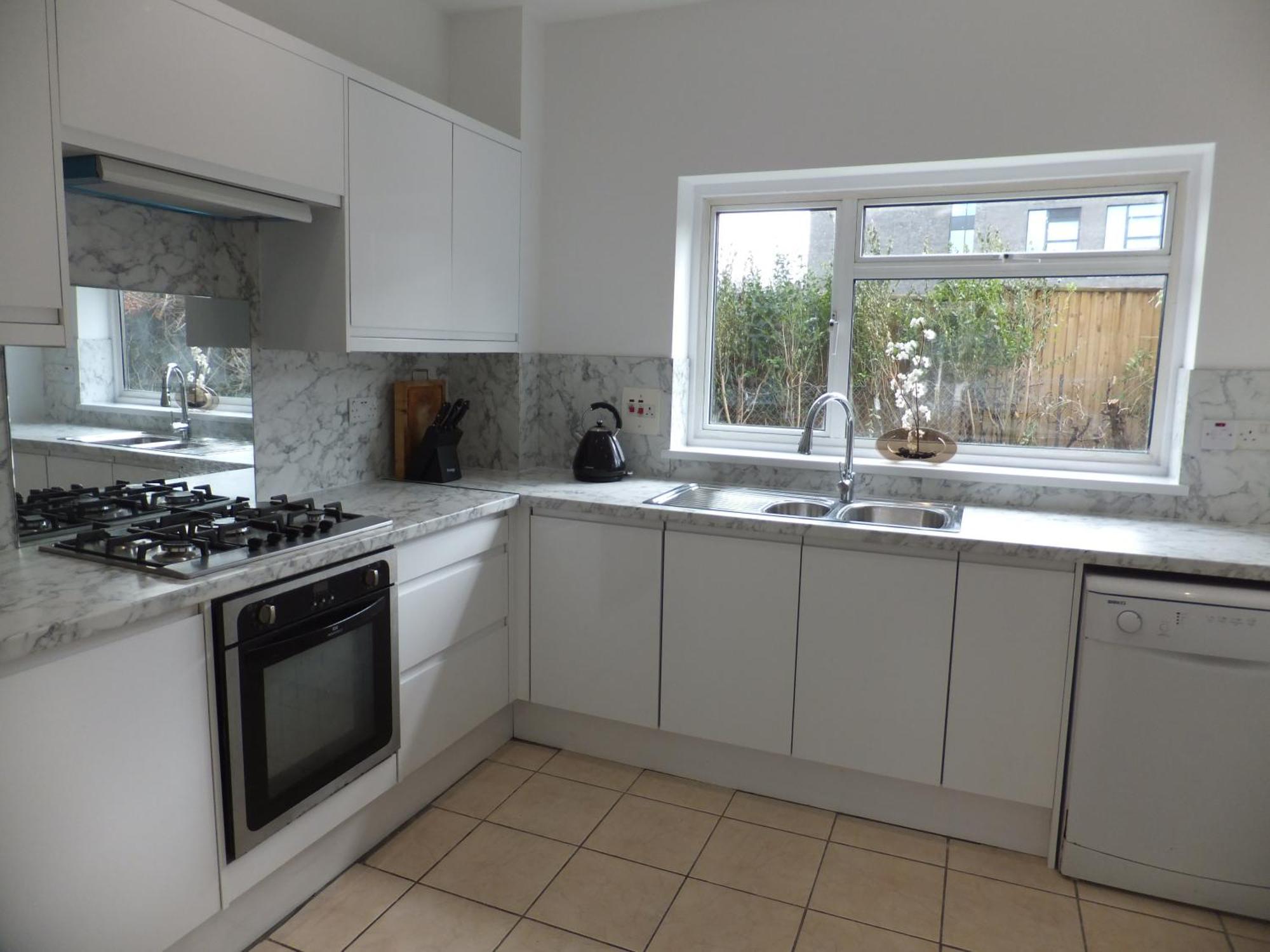 Many Worlds Meet: Spacious Family Stay near Wimbledon & London Croydon Exterior photo